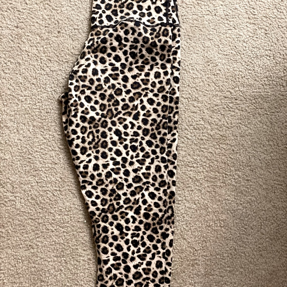 Yoga pants, leopard print